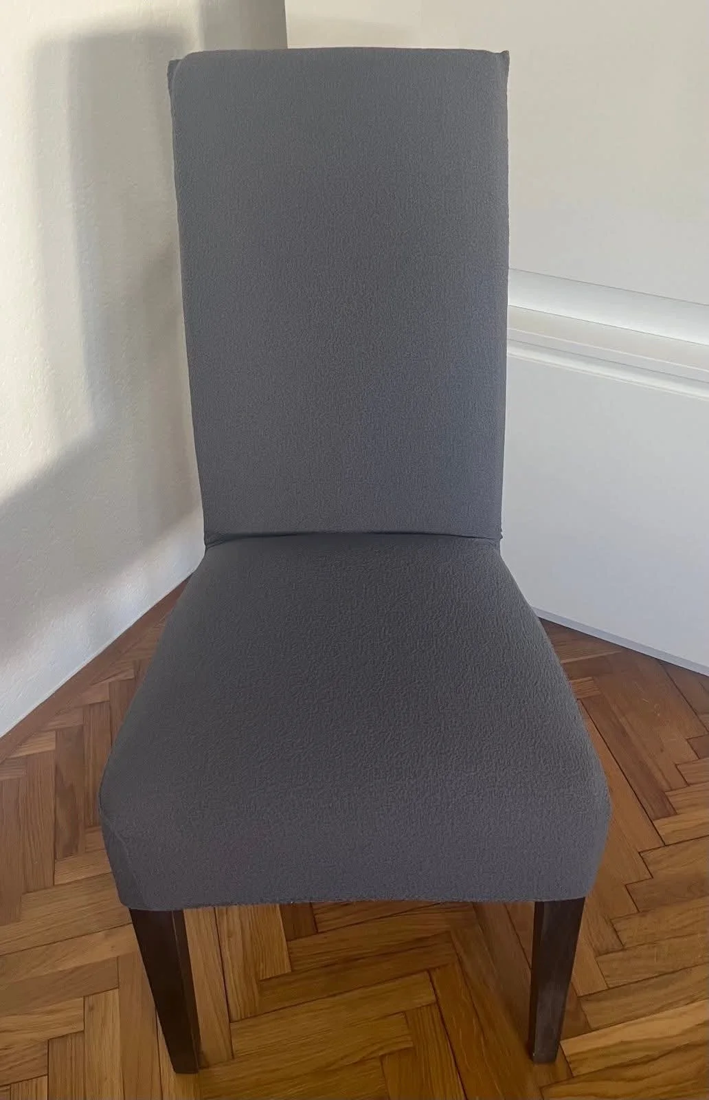 Navlaka za stolicu Glatka, grafit