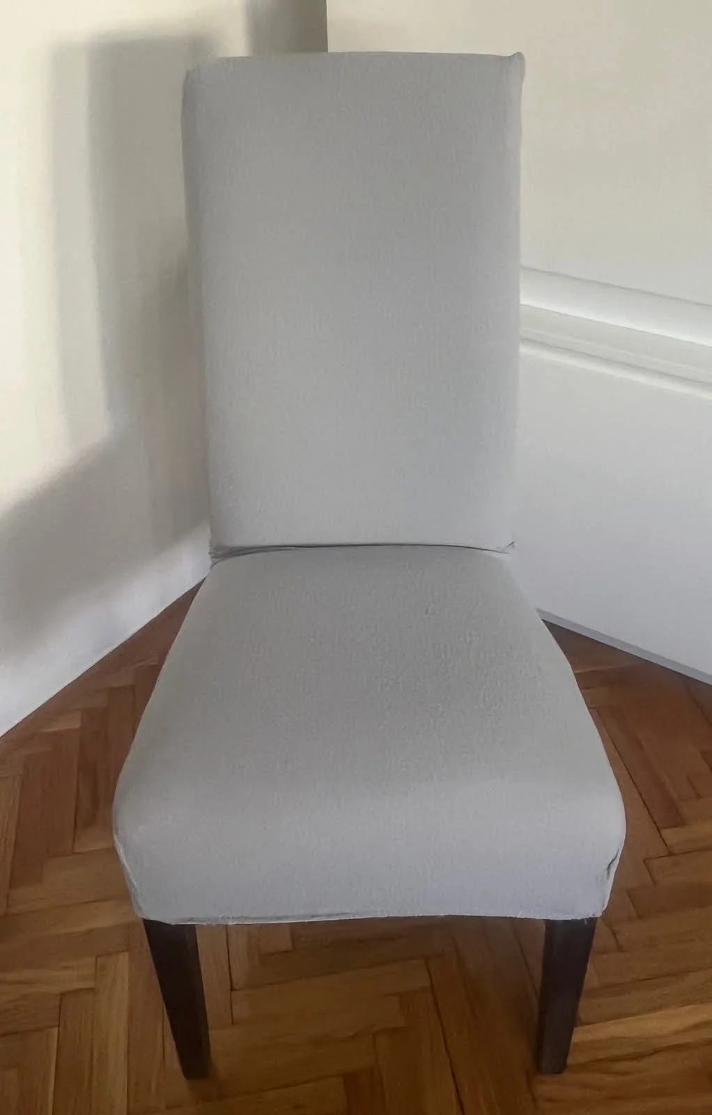 Navlaka za stolicu Glatka, svijetlosiva